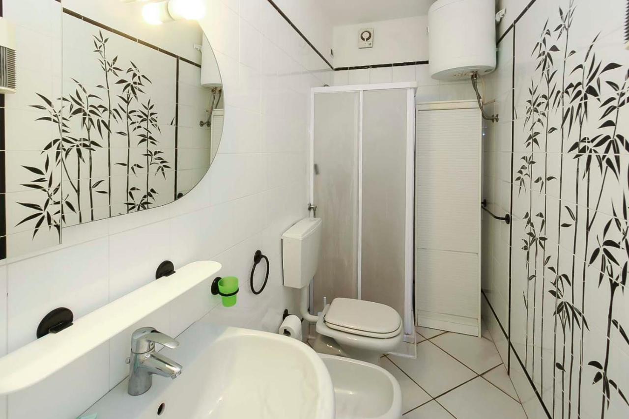 Appartamenti Residence Il Porto 13 E 16 Порт-Аццурро Экстерьер фото