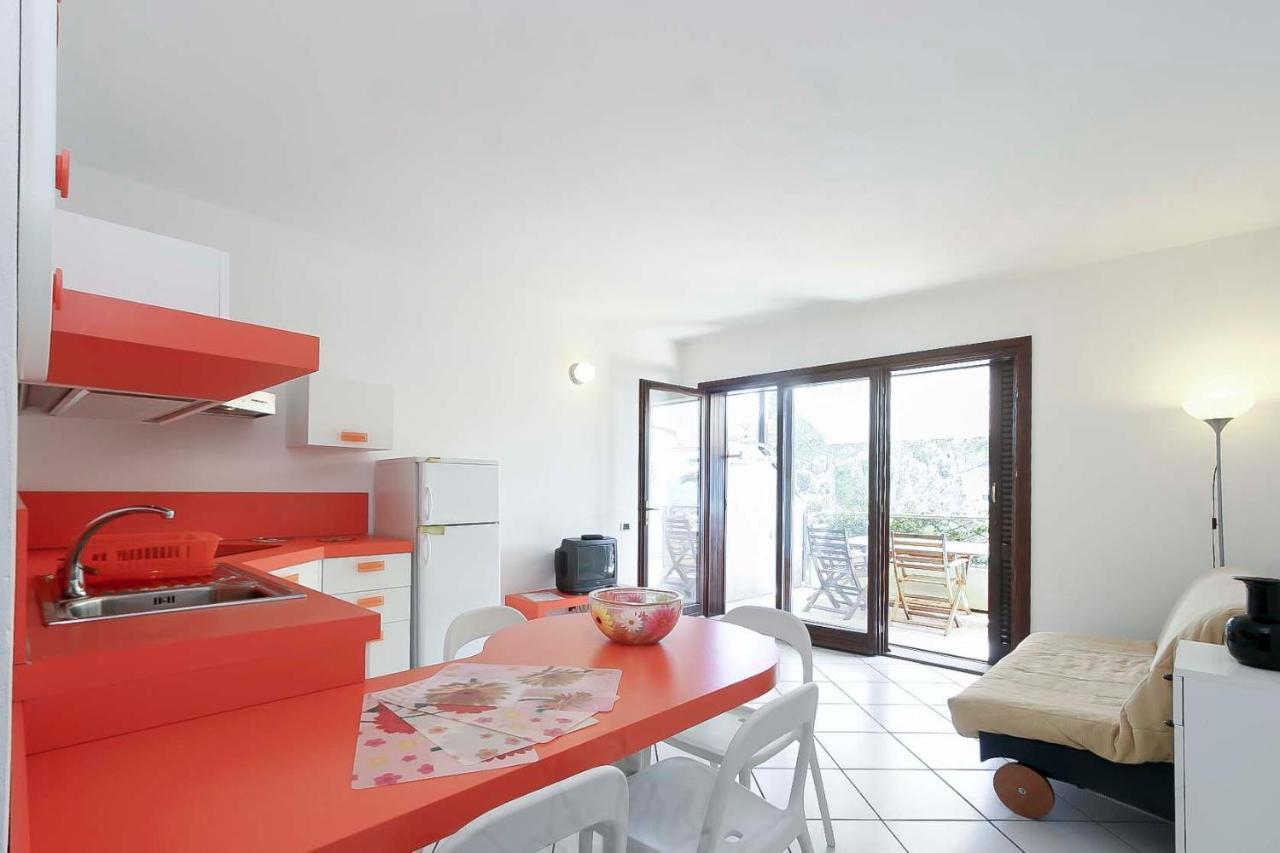 Appartamenti Residence Il Porto 13 E 16 Порт-Аццурро Экстерьер фото