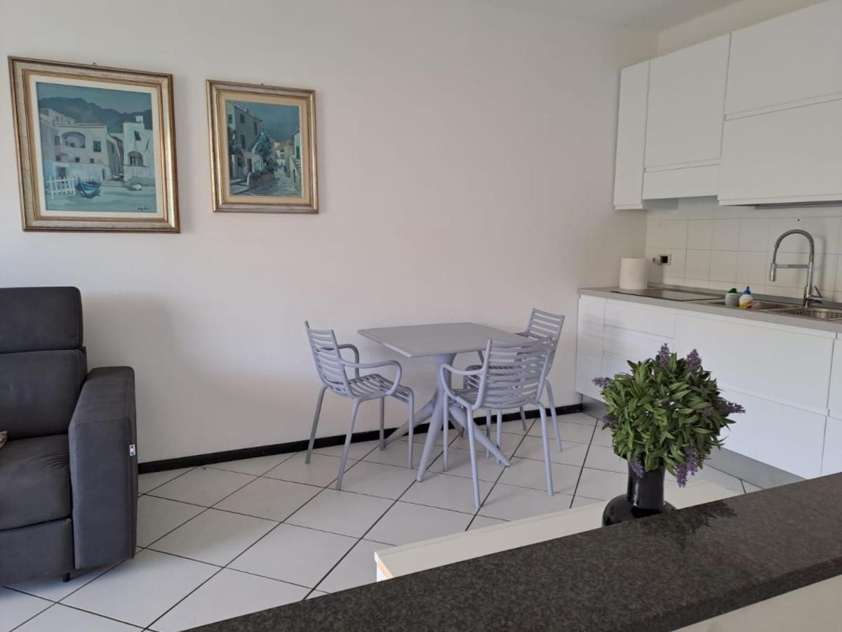 Appartamenti Residence Il Porto 13 E 16 Порт-Аццурро Экстерьер фото