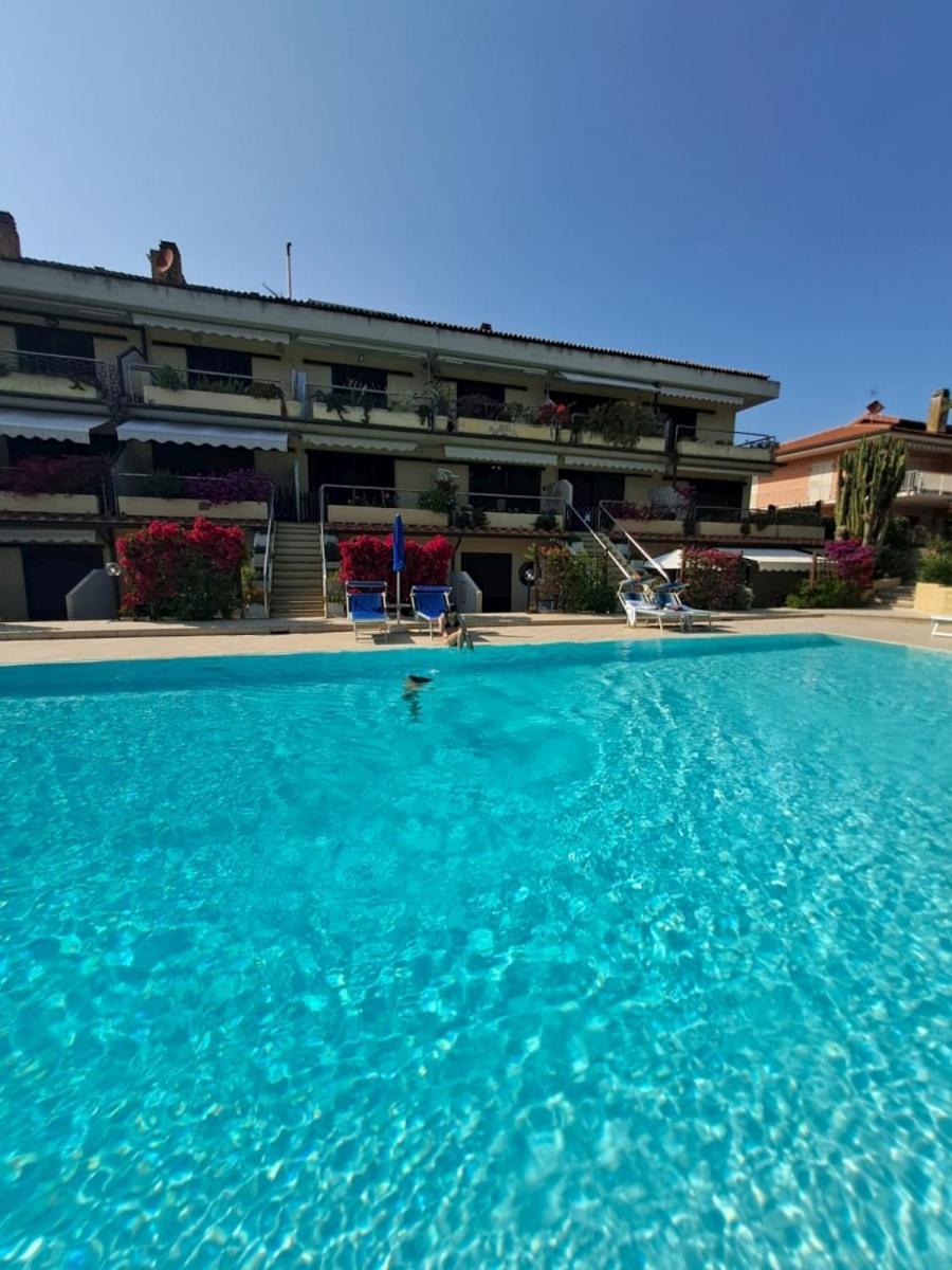 Appartamenti Residence Il Porto 13 E 16 Порт-Аццурро Экстерьер фото